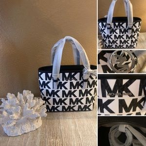 - Michael Kors Jet Set Small Carry all Convertible Tote Bag